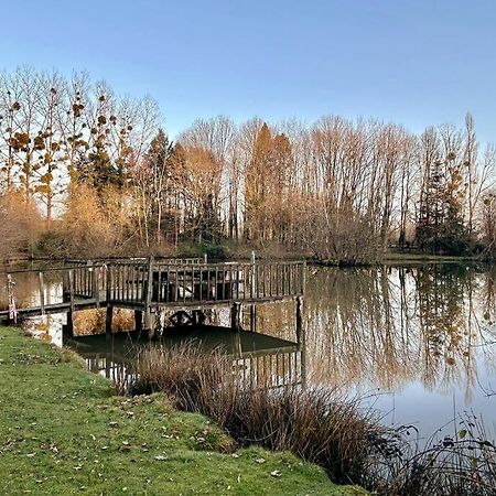 Maison Paisible Avec Lac Prive Secondigny Exterior photo