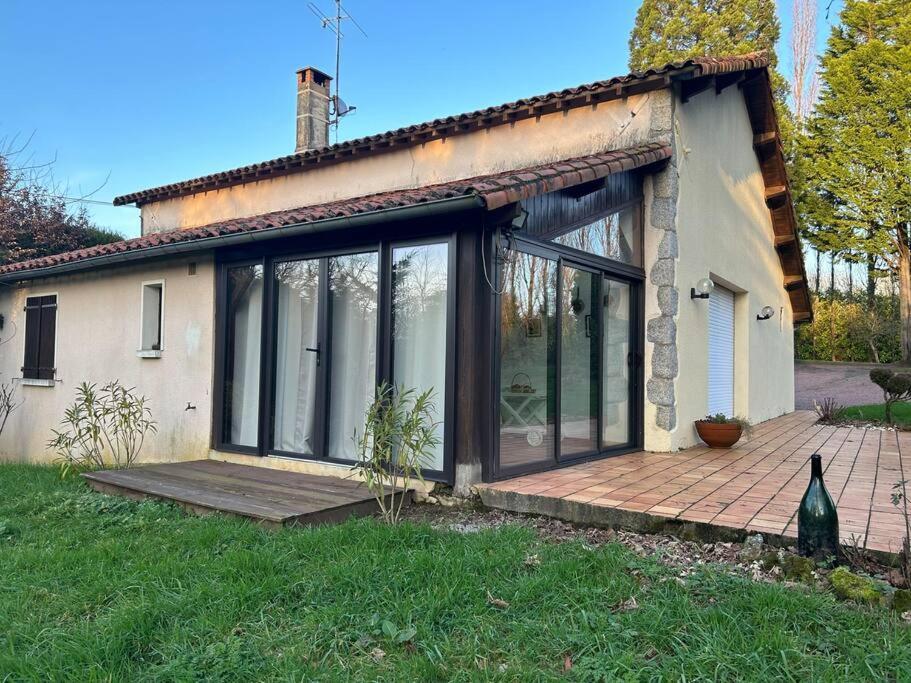 Maison Paisible Avec Lac Prive Secondigny Exterior photo