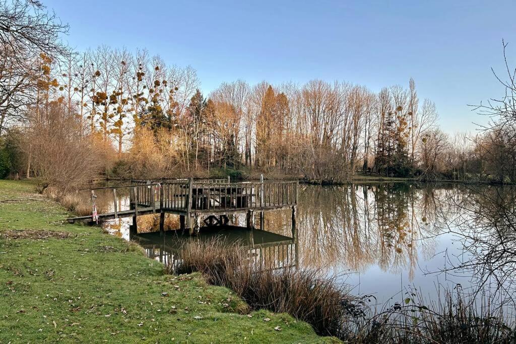 Maison Paisible Avec Lac Prive Secondigny Exterior photo